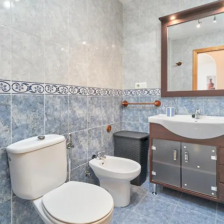 Cozy 3 Bedroom דירה